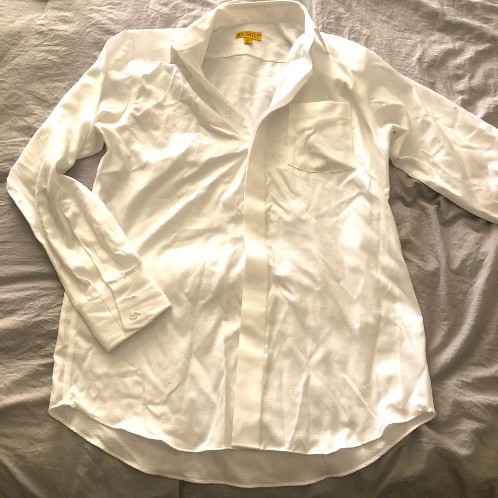 Men’s white long sleeve button up dress shirt